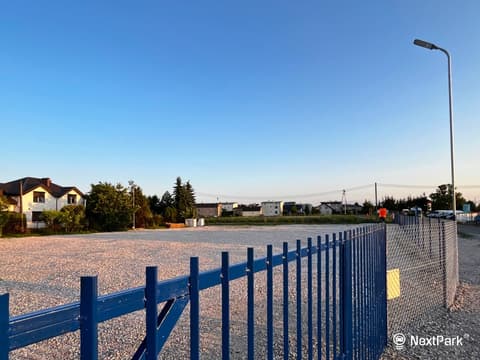 Parking Lotnisko Finałowa 12